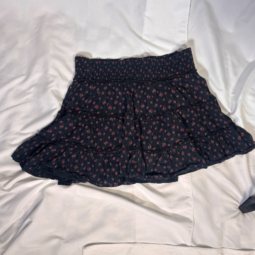 American Eagle L Teired Ruffle Skirt Elastic Waist Navy Blue With Floral Print